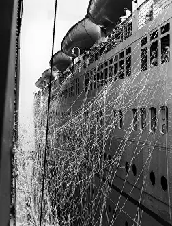 Port Prints: Cunard liner Carolina leaves port. ca. 1960. Courtesy: CSU Archives/Everett Collection