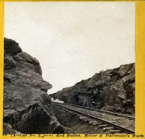 Images Dated 31st October 2008: Cut No. 5, railroad tracks running through channel cut in rocks near Red Buttes