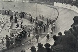 Show Prints: Six cycle days of Pars (1913). Race held at the winter cycle track