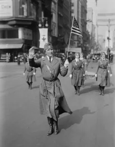 Images Dated 27th October 2008: Daisy Harriman (1870-1967), parading in New York, wearing a Red Cross uniform