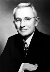 Dale Prints: Dale Carnegie, 1954. Courtesy: CSU Archives/Everett Collection