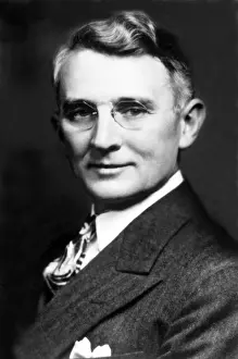 Dale Prints: DALE CARNEGIE, c. 1937. Courtesy: CSU Archives / Everett Collection