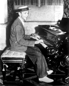 Images Dated 15th July 2005: A DAMSEL IN DISTRESS, Fred Astaire at the piano on set, 1937