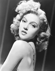 Images Dated 21st February 2014: DANCING CO-ED, Lana Turner, 1939