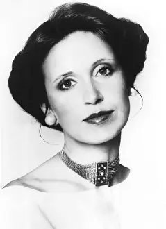 Danielle Prints: DANIELLE STEEL, portrait. Courtesy: CSU Archives / Everett Collection