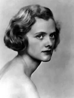 Images Dated 12th March 2007: Daphne du Maurier, 1931. Courtesy: CSU Archives/Everett Collection