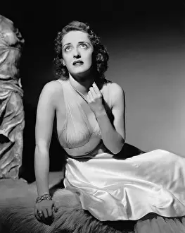 DARK VICTORY, Bette Davis, portrait by George Hurrell, 1939