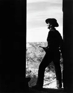Images Dated 2nd March 2006: MY DARLING CLEMENTINE, Victor Mature