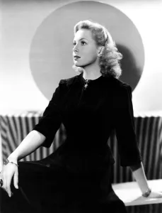 Images Dated 21st March 2013: THE DAY WILL DAWN, (aka THE AVENGERS), Deborah Kerr, 1942