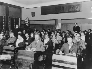 Images Dated 18th December 2007: Department of Labor naturalization class teaching immigrants English and US political culture in 1920
