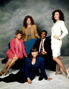 DESIGNING WOMEN, clockwise from front, Jan Hooks, Judith Ivey, Annie Potts, Mesach Taylor, Dixie Carter, (1990s), 1986-93