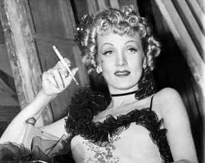 Images Dated 19th June 2014: DESTRY RIDES AGAIN, Marlene Dietrich, on-set, 1939