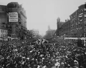 19th Amendment Prints: Disorderly crowd at the Suffragette parade in Washington