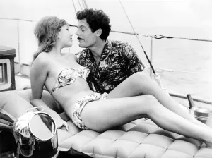 Hawaiian Shirt Prints: DIVORCE - ITALIAN STYLE, Stefania Sandrelli, Marcello Mastroianni, 1961