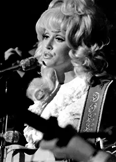 Dolly Prints: Dolly Parton performing in the early 1970s. Courtesy: CSU Archives / Everett Collection