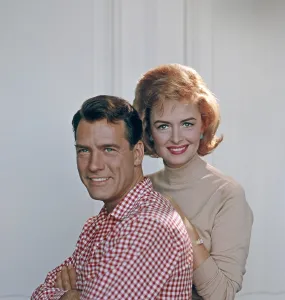 DONNA REED SHOW, from left: Carl Betz, Donna Reed, (Dec 18, 1962), 1958-1966