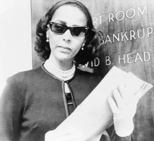 Images Dated 14th April 2008: Dorothy Dandridge (1922-1965), prepares to enter bankruptcy court in the Federal Building