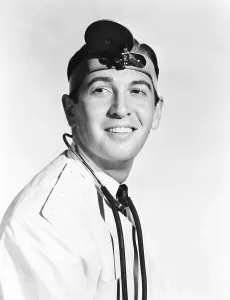 Images Dated 20th April 2015: DR. BROADWAY, Macdonald Carey, 1942