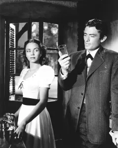 Images Dated 19th August 2013: DUEL IN THE SUN, from left, Jennifer Jones, Gregory Peck, 1946