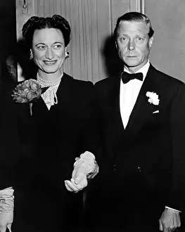 Osrs Prints: DUKE AND DUCHESS OF WINDSOR as they arrive at the Alvin Theatre in NYC. May 12, 1943
