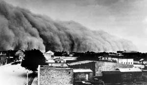 Images Dated 8th March 2007: A dust storm hits a southwestern town, 1937. Courtesy: CSU Archives/Everett Collection