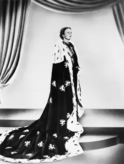Rs3rn Prints: Dutch Queen Juliana, in an royal robe decorated with the House of Orange Insignia