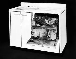 Dishes Prints: An early American dishwasher, circa 1941. Courtesy: CSU Archives/Everett Collection
