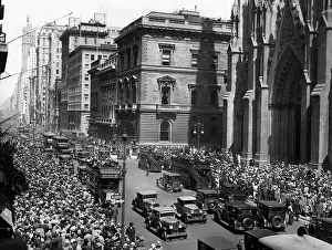Crowded Prints: Easter Sunday in front of St. Patrick's Cathedral