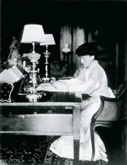 Images Dated 10th April 2007: Edith Wharton, c. 1900. Courtesy: CSU Archives / Everett Collection