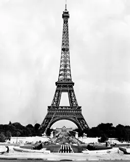 Paris Prints: Eiffel Tower, Paris France. ca. 1964.Courtesy: CSU Archives/Everett Collection