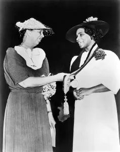 Award Prints: Eleanor Roosevelt gives singer Marian Anderson the Springarn Medal