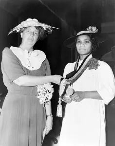 Marian Prints: Eleanor Roosevelt presents the Spingarn Medal