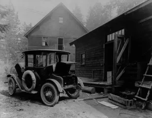 Electricity Prints: Electric auto at re-charging station in 1919. LC-USZ62-69341