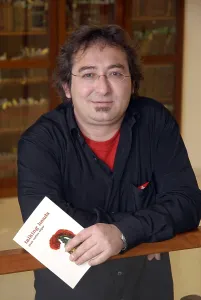ElijasJuan Carlos (1966 - ). Spanish poet. Oscar Elias/AISA/Everett Collection (189455)**US SALES ONLY**