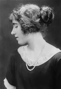 Empress Prints: Elizabeth Bowes-Lyon in 1923 the year she married Prince Albert