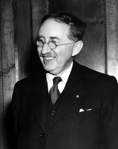 Trending: E.M. Forster (Edward Morgan Forster), 1949. Courtesy: CSU Archives / Everett Collection
