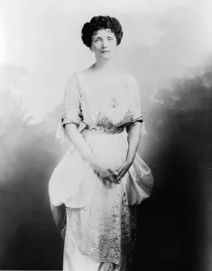 Images Dated 18th December 2007: Emily Price Post, (1872-1960) American writer and authority on etiquette, in 1921 portrait