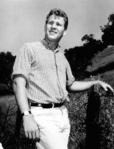 60stv07 Prints: EMPIRE, Ryan O'Neal, 1962-64