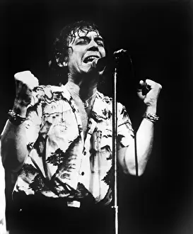 Singer Prints: ERIC BURDON in concert. Courtesy: CSU Archives / Everett Collection