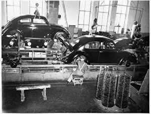 Stool Prints: EV1587 - ASSEMBLY LINE, . Courtesy: CSU Archives / Everett Collection