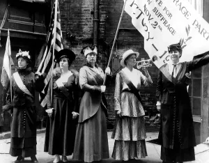 History Prints: EV1812 - Suffragettes in San Francisco, 1915. Courtesy: CSU Archives / Everett Collection