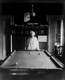 Famous People Prints: EV1863 - Author Mark Twain, undated photo. Courtesy: CSU Archives / Everett Collection