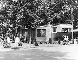 Catalog Images Prints: EV1909 - Mobile home in trailer park, 1956. Courtesy: CSU Archives / Everett Collection