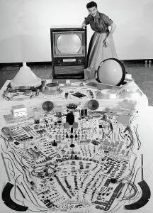 Time Gone By Prints: EV1915 - ELECTRONICS. Courtesy: CSU Archives / Everett Collection