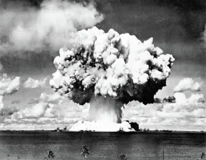 Mushroom Cloud Prints: EV1942 - ATOM BOMB. Courtesy: CSU Archives / Everett Collection