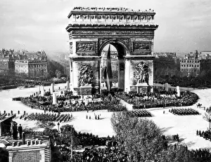 Everett Site Prints: EV1944 - The Arc de Triomphe during an Armistice Day Celebration