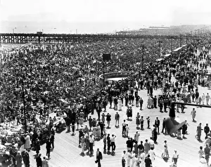 Boardwalk Prints: EV1979 - Coney Island, NY, on July 4, 1936. Courtesy: CSU Archives / Everett Collection