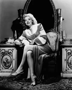 Evelyn Prints: Evelyn Keyes, 1943