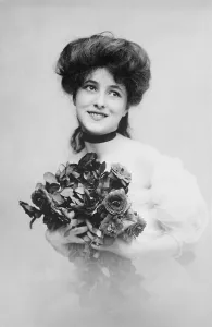 Choker Prints: Evelyn Nesbit (1884-1967), a beautiful young woman who worked as an artist model and a chorus girl
