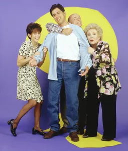 Romano Prints: EVERYBODY LOVES RAYMOND, (from left): Patricia Heaton